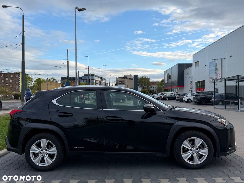 Lexus UX 250h Business Edition - 4