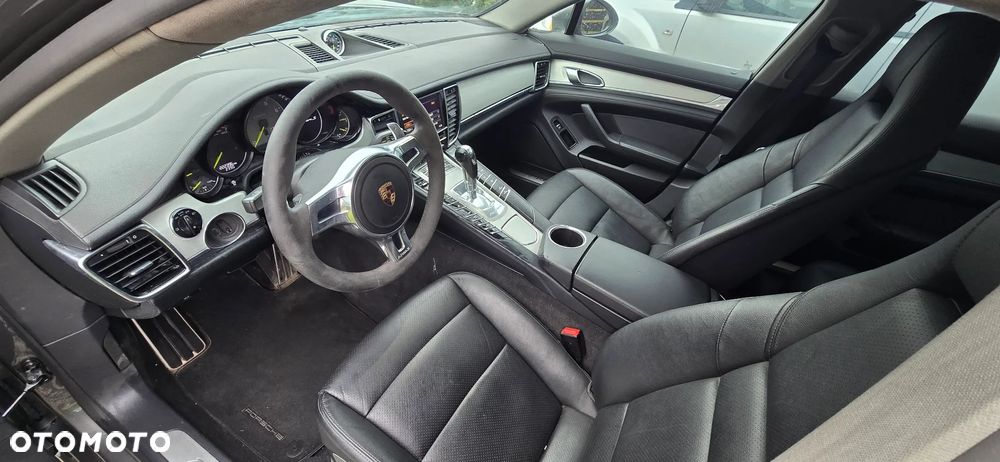 Porsche Panamera 4S PDK - 15