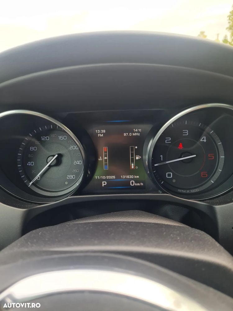 Jaguar XE 2.0 R-Sport - 13