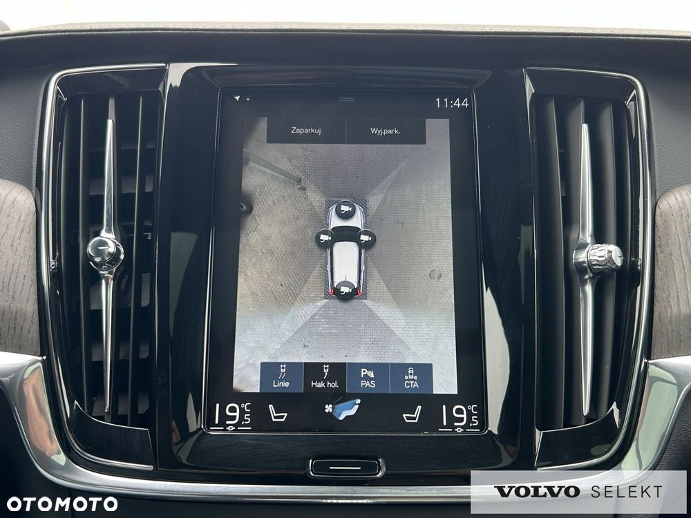 Volvo V90 Cross Country - 24