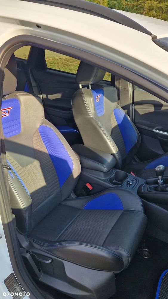 Ford Focus ST2 - 9