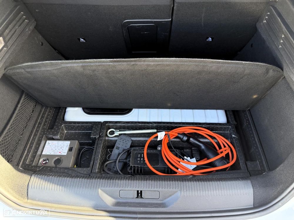 Peugeot 308 1.6 Hybrid GT e-EAT8 - 32