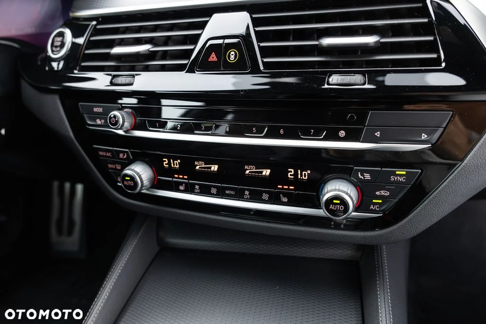 BMW Seria 5 520d xDrive M Sport sport - 38