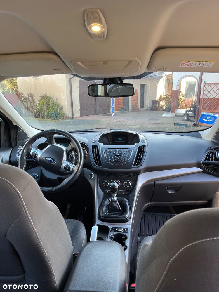 Ford Kuga 1.6 EcoBoost 2x4 Trend - 6