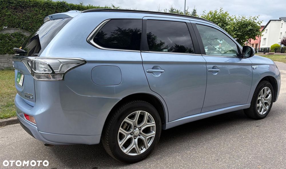 Mitsubishi Outlander - 10