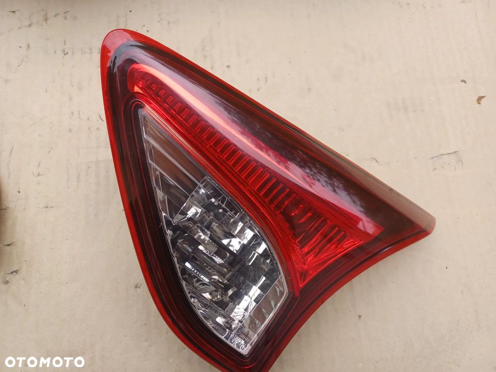 LAMPA TYLNA PRAWA W KLAPE MAZDA CX5 I - 2