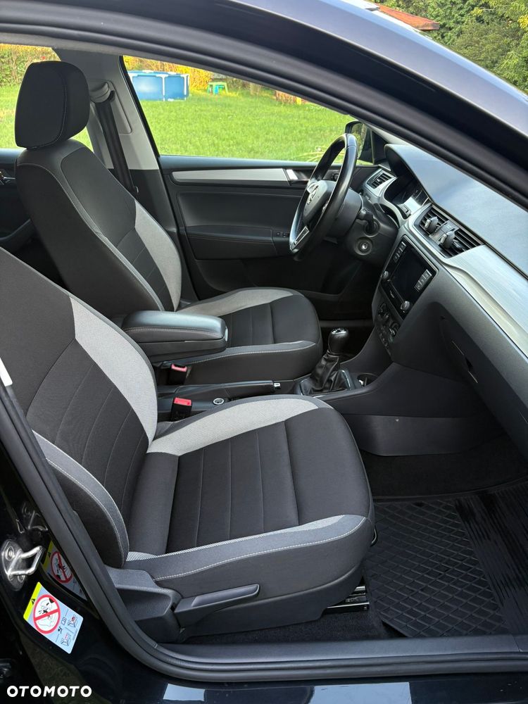 Skoda RAPID Spb 1.0 TSI Ambition - 12