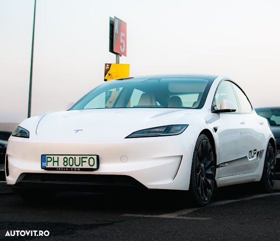 Tesla Model 3 Performance - 11