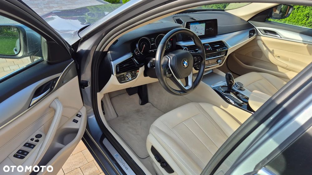BMW Seria 5 530e PHEV - 8