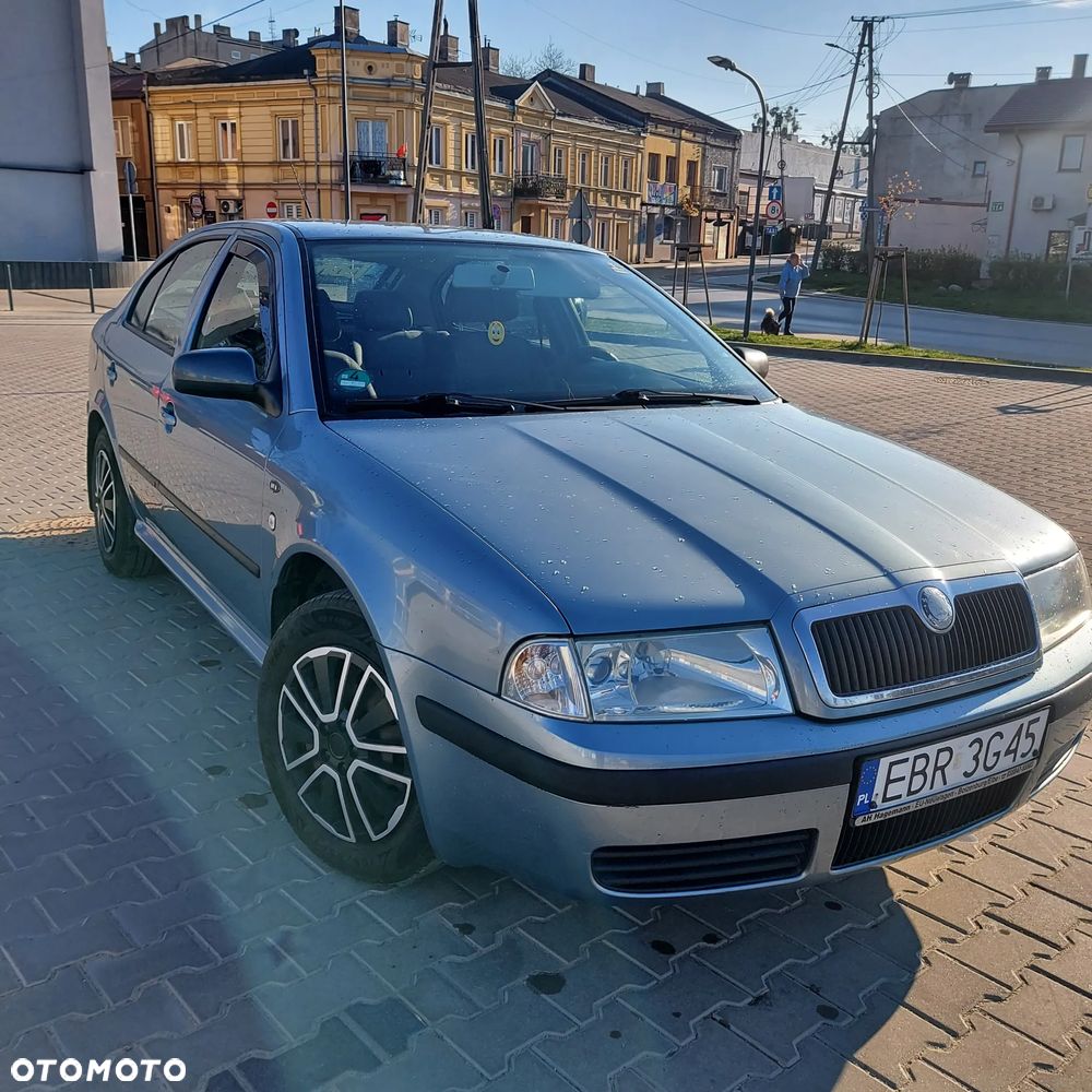 Skoda Octavia 1.6 Ambiente - 3