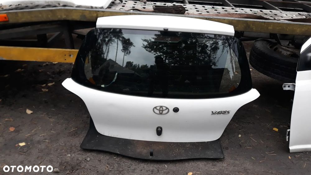Toyota Yaris 1  3D Drzwi , klapa tył lakier 068 - 1