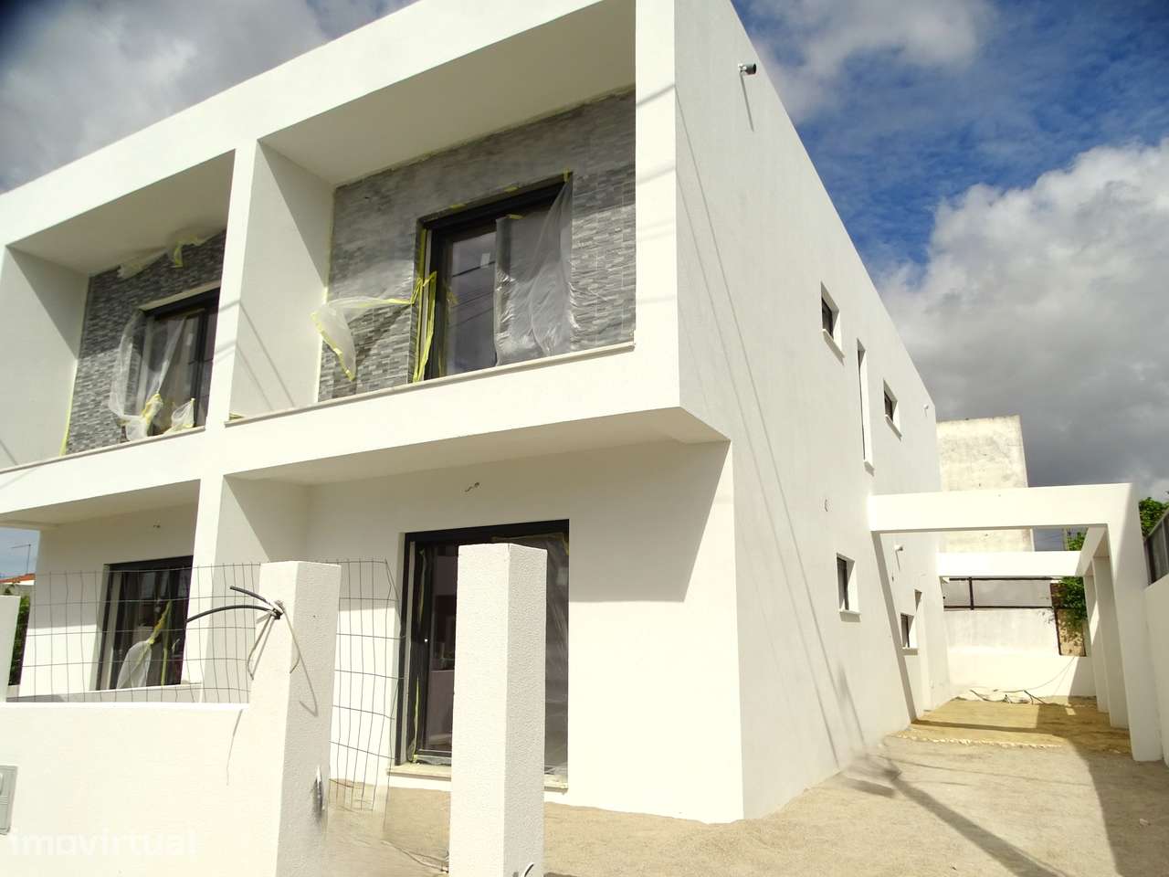 Geminada T3 com garagem, jardim e terraço - Grande imagem: 3/16