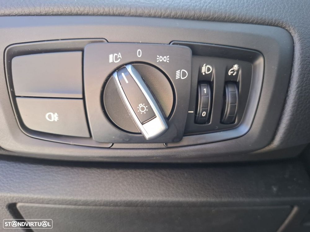 BMW 216 Active Tourer d Advantage Auto - 38