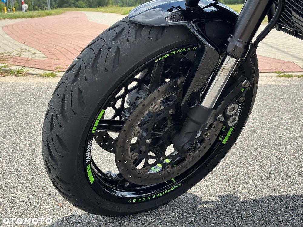 Yamaha FZ - 11