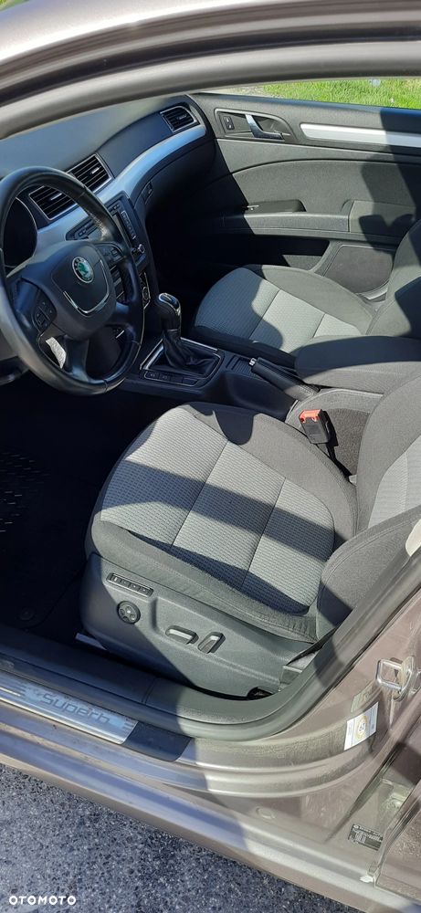 Skoda Superb 2.0 TDI Ambition - 8