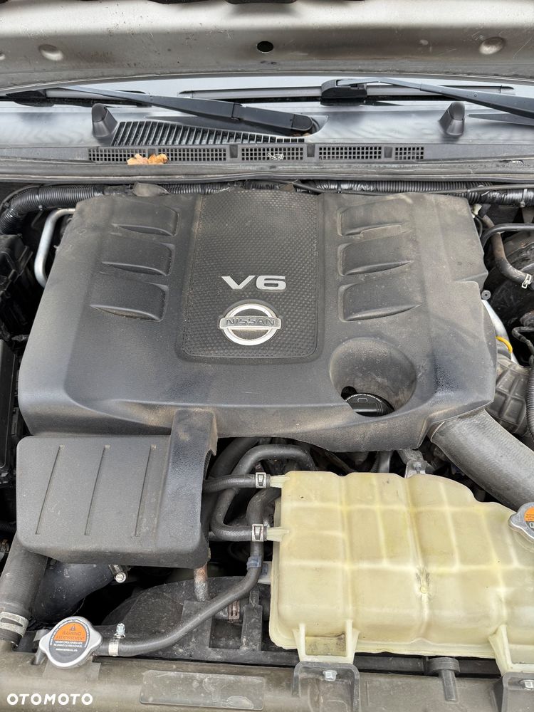 Nissan Navara 3.0 D V6 Platinum Long EU5 - 11