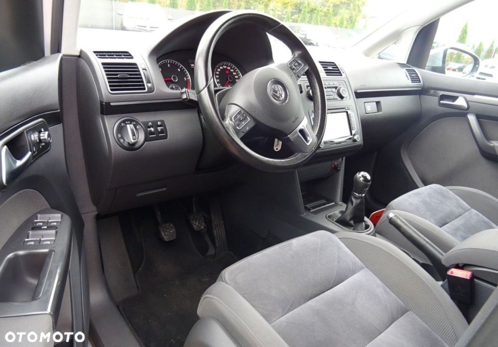Volkswagen Touran 2.0 TDI DPF Highline - 3