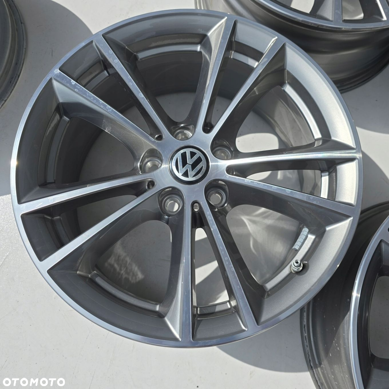 VW PASSAT B7 B8 CC TIGUAN I II ARTEON SHARAN 17 ET27 5x112 4X - 4