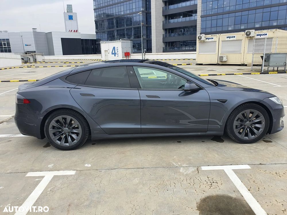 Tesla Model S - 12