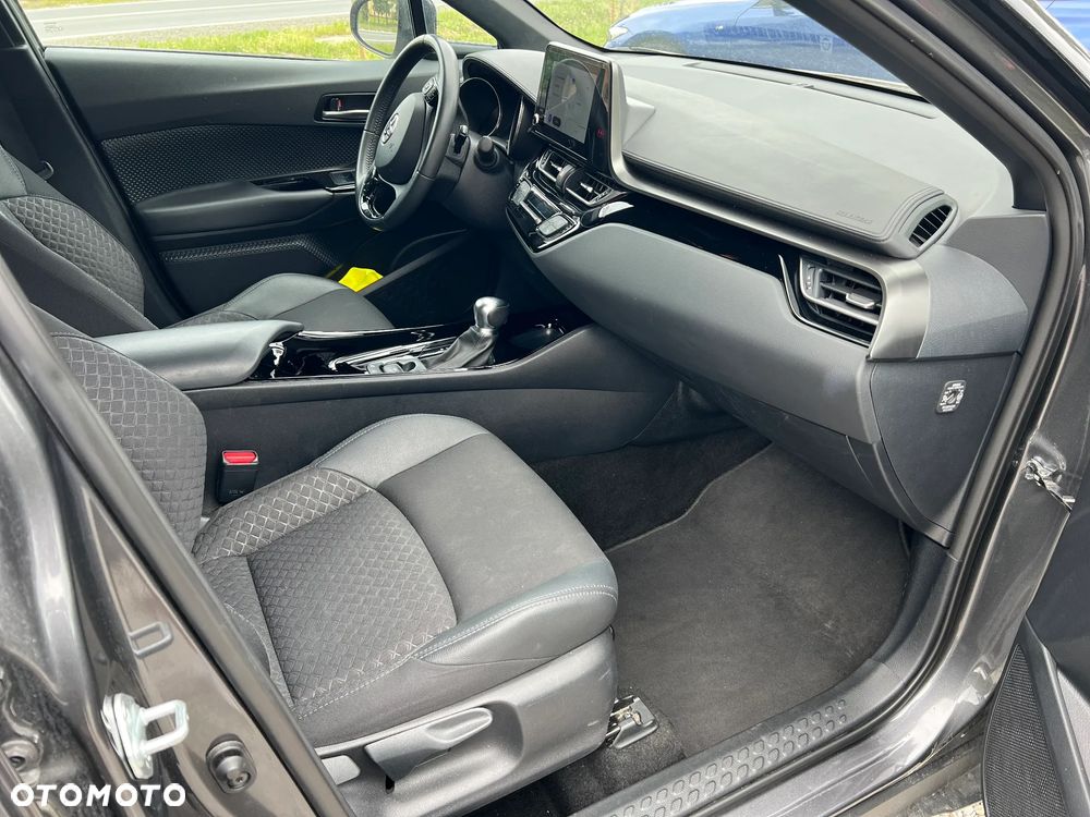 Toyota C-HR ver-1-8-hybrid-executive - 25