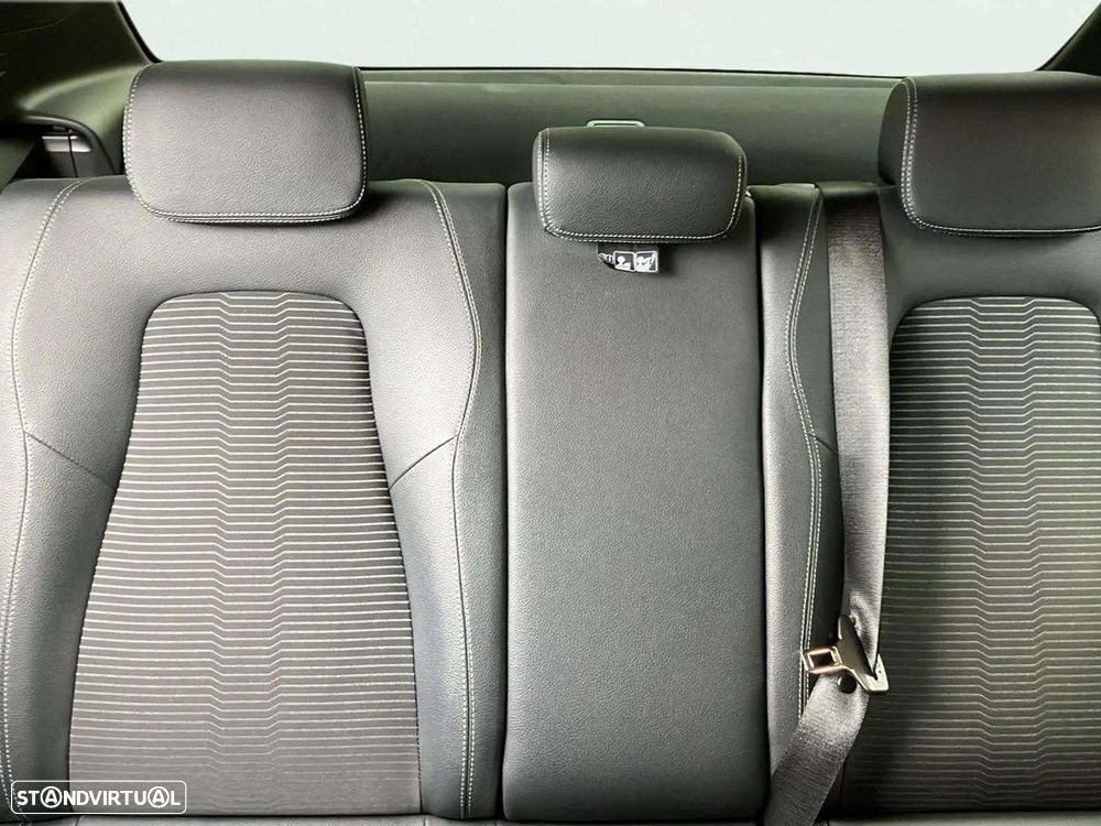 Mercedes-Benz A 250 Limousine - 17