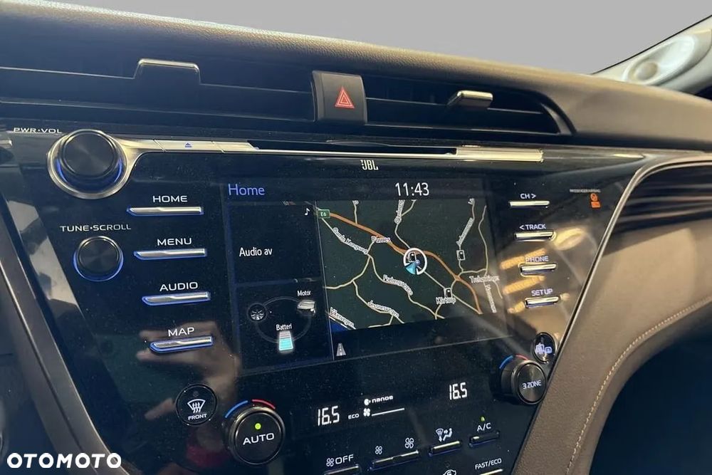 Toyota Camry Luxury - 12