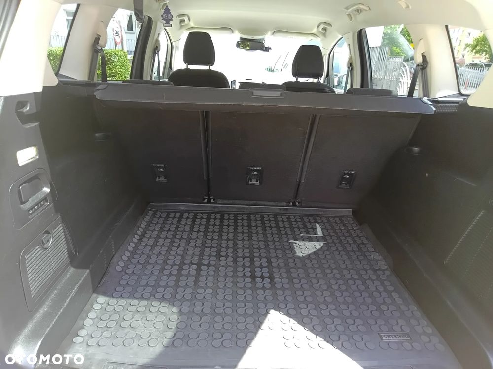Ford S-Max - 11