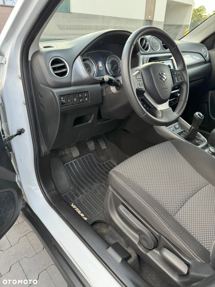 Suzuki Vitara 1.4 Boosterjet Premium 4WD - 23