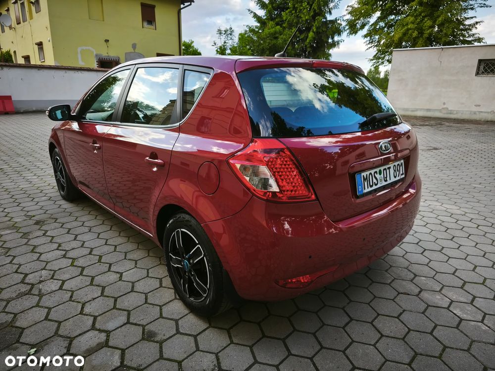 Kia Ceed 1.6 CRDi ISG Spirit - 10