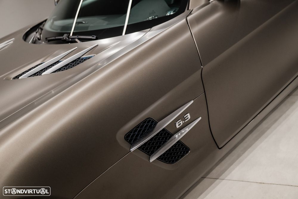 Mercedes-Benz SLS 63 AMG Roadster - 18