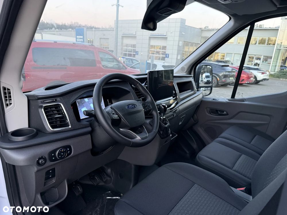 Ford Transit L4 Van - 8