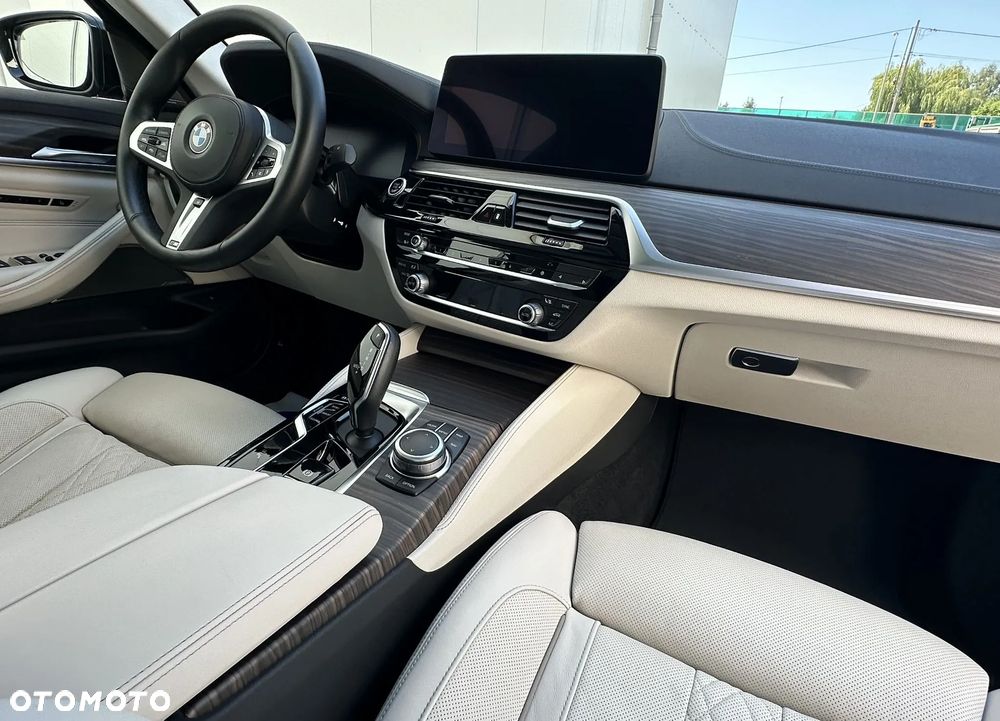 BMW Seria 5 540d xDrive mHEV sport - 25