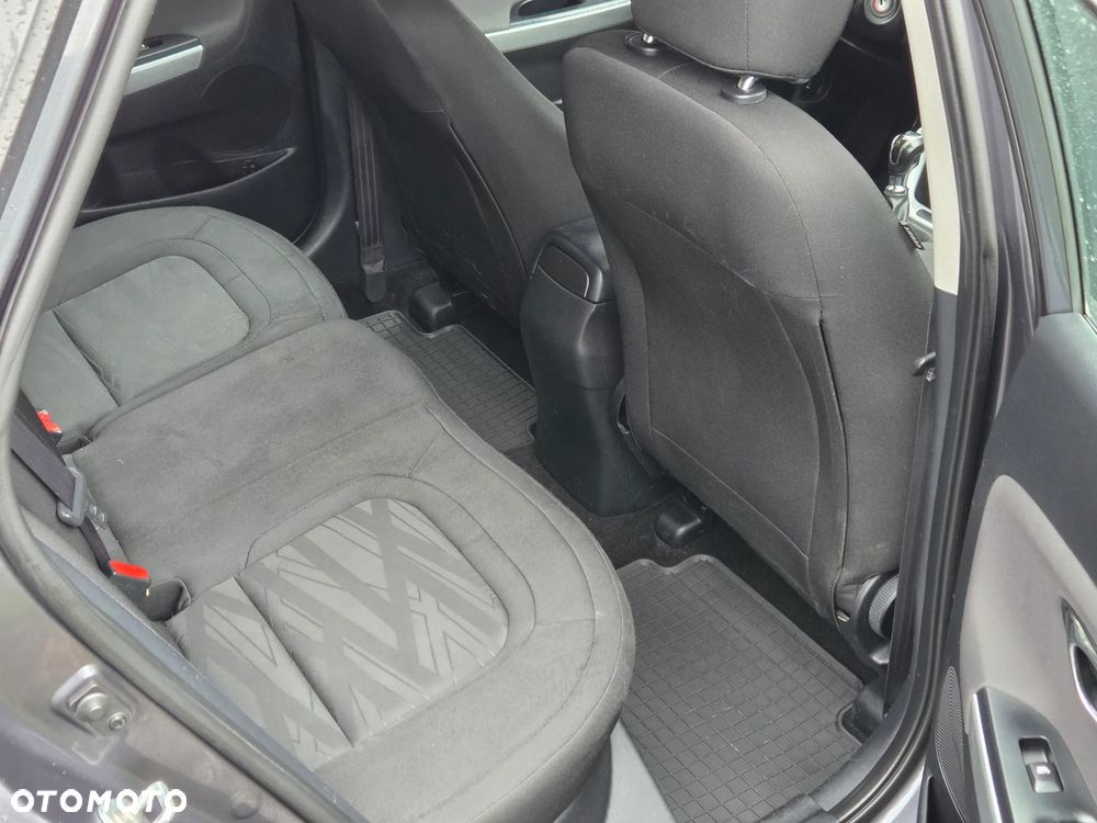 Kia Ceed - 9