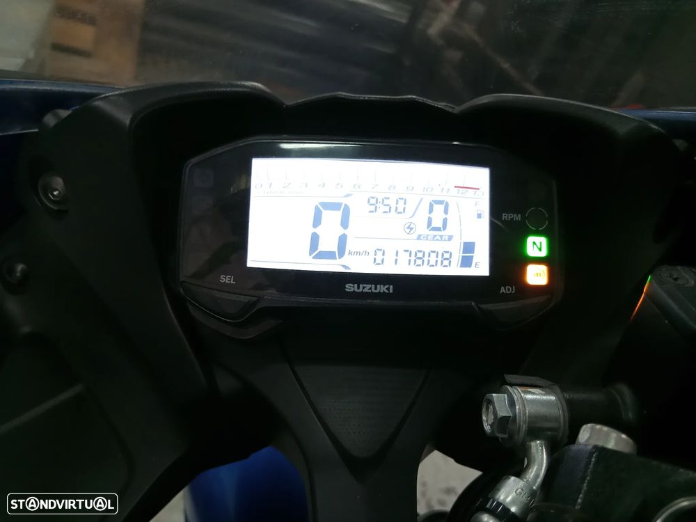Suzuki GSX-R - 4