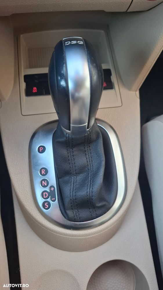 Volkswagen Touran 2.0 TDI DPF BlueMotion Technology DSG Comfortline - 11