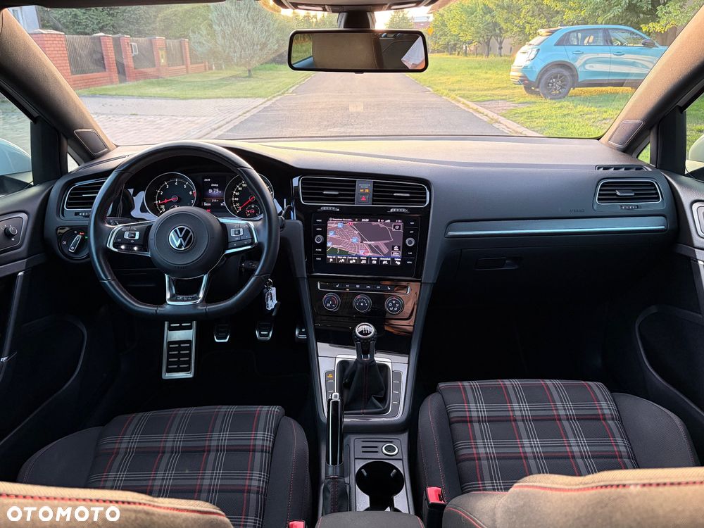 Volkswagen Golf - 16