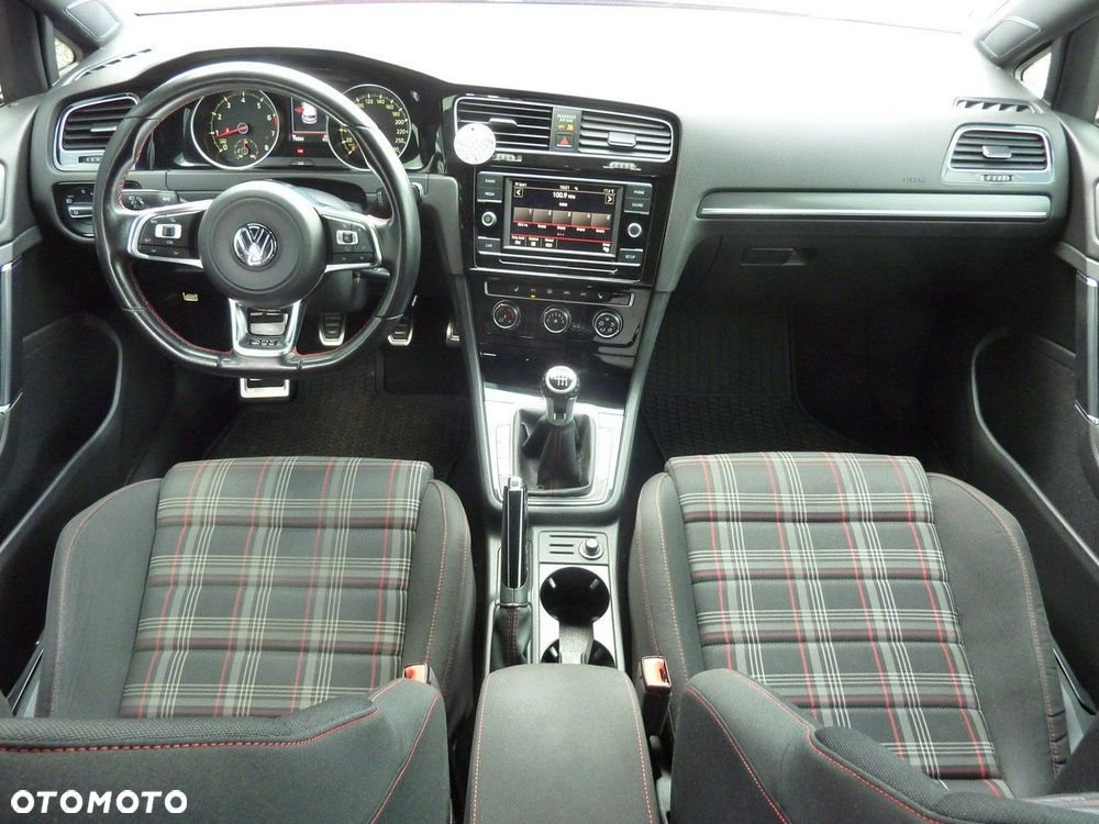 Volkswagen Golf - 21