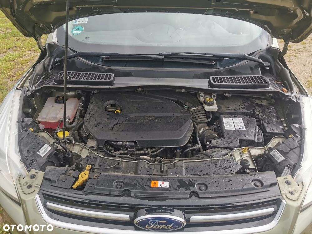 Ford Kuga 1.6 EcoBoost 2x4 Titanium - 8