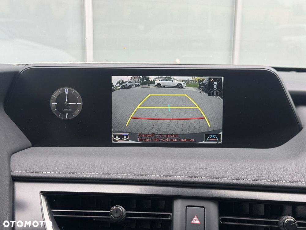 Lexus UX - 16