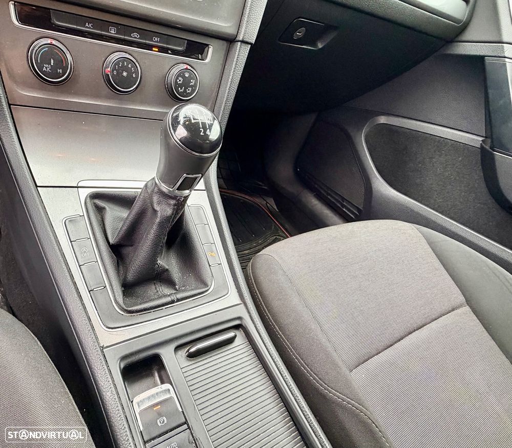 VW Golf Variant 1.6 TDi Confortline - 13