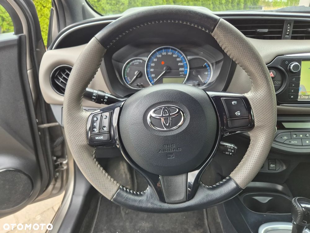 Toyota Yaris Hybrid 100 Business Edition - 21