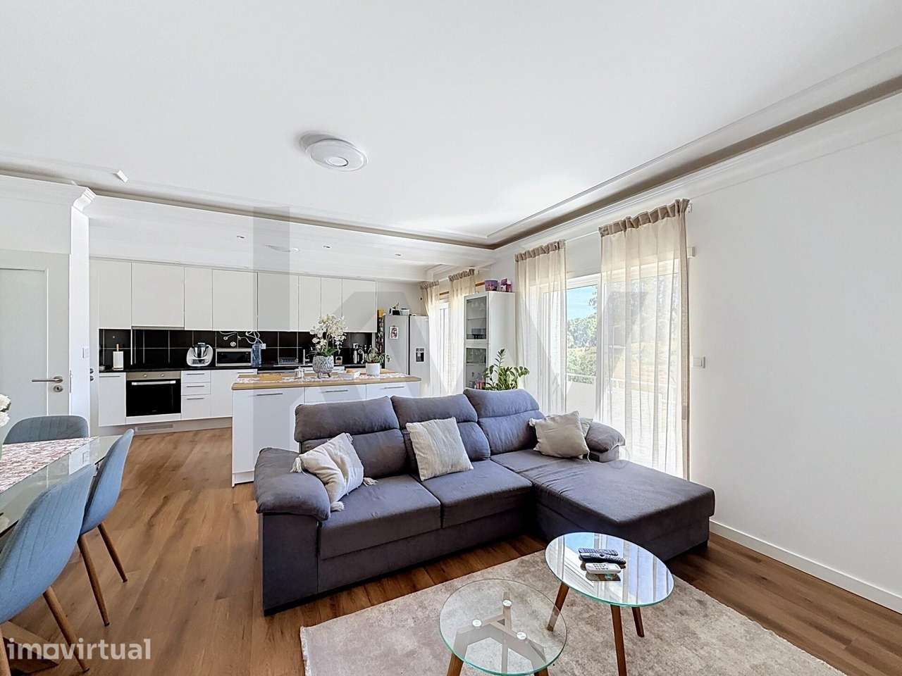 Apartamento T2 com Suite | Garagem Box para 2 Viaturas | 3 Varandas | - Grande imagem: 2/21