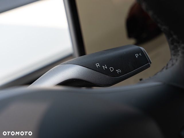Tesla Y Model Long Range Dual Motor AWD - 32