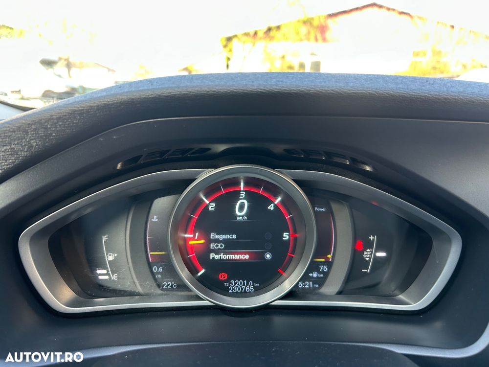 Volvo V40 D4 VEA Momentum - 13