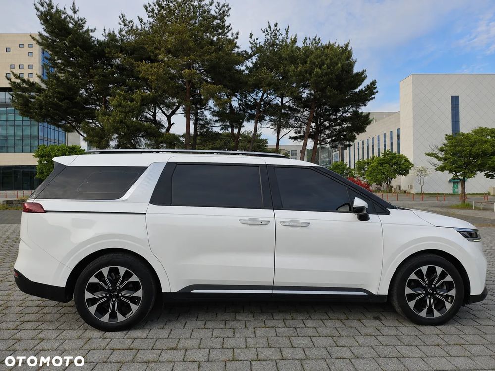 Kia Carnival - 5