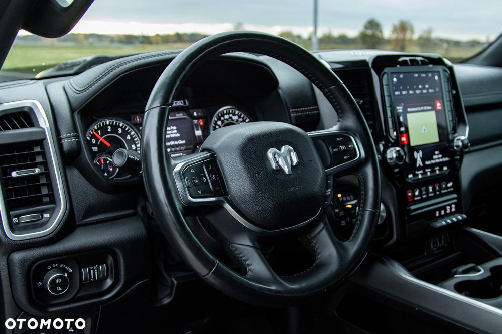 RAM 1500 5.7 Crew Cab Shortbed Laramie Black - 22