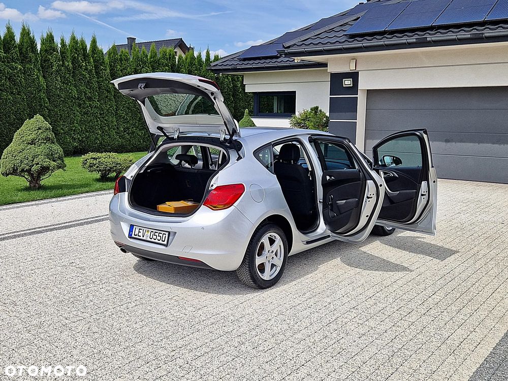Opel Astra 1.4 Turbo 150 Jahre - 12