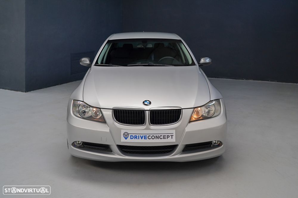 BMW 320 d Navigation Sport - 3