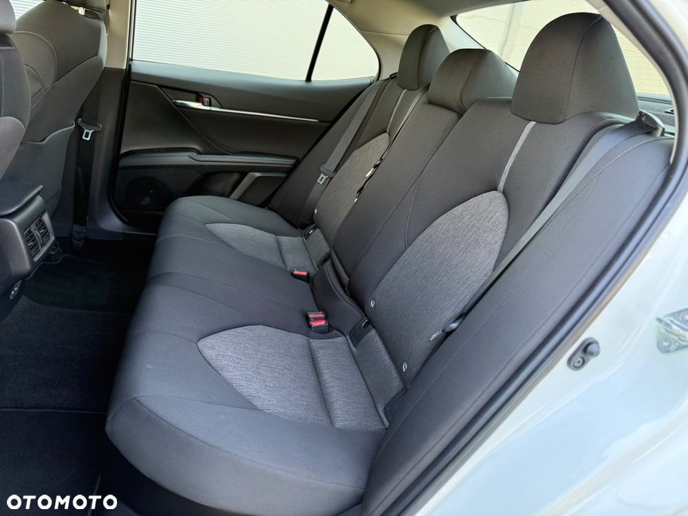 Toyota Camry 2.5 Hybrid Comfort CVT - 12