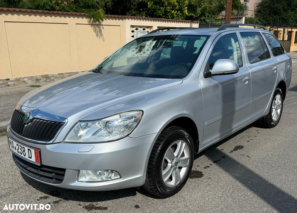Skoda Octavia Combi Diesel 1.6 TDI DSG Ambition - 2